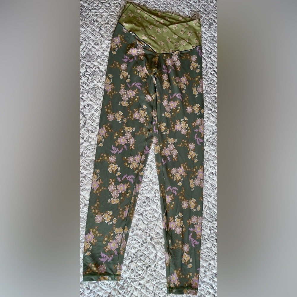 Real Me by Aerie Crossover Leggings in Olive Fun